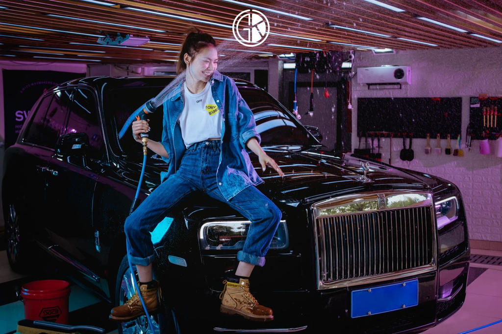 牛仔裤美女车模纤细小蛮腰写真