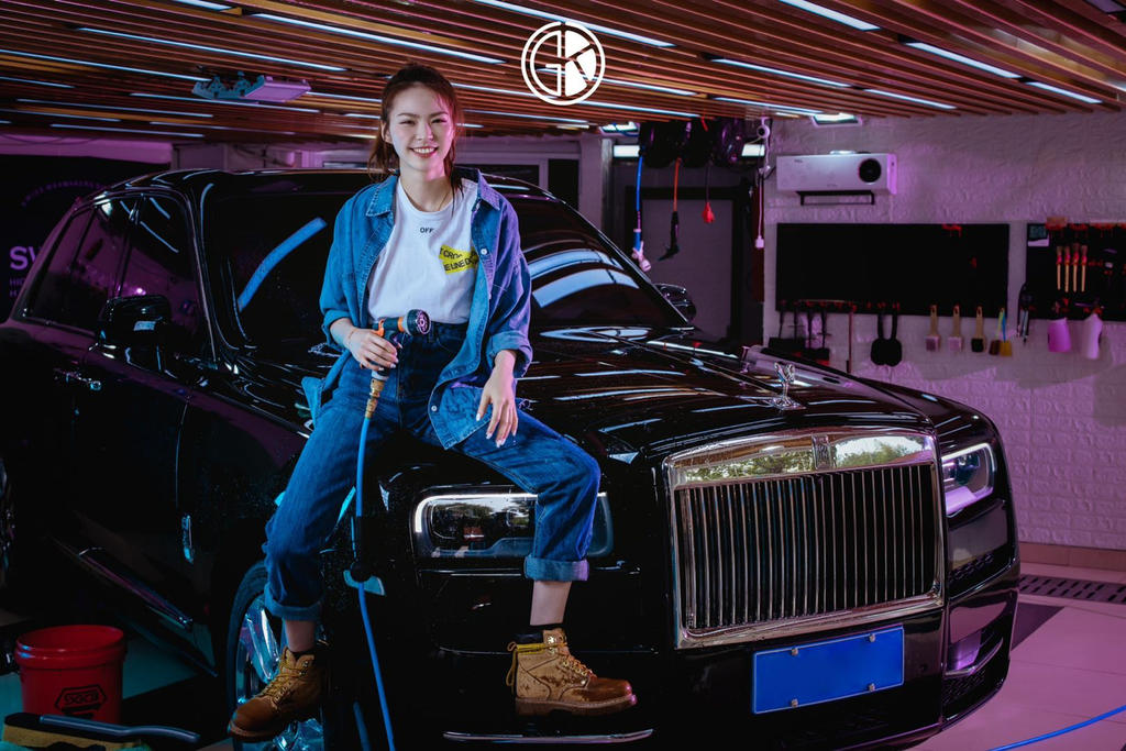 牛仔裤美女车模纤细小蛮腰写真