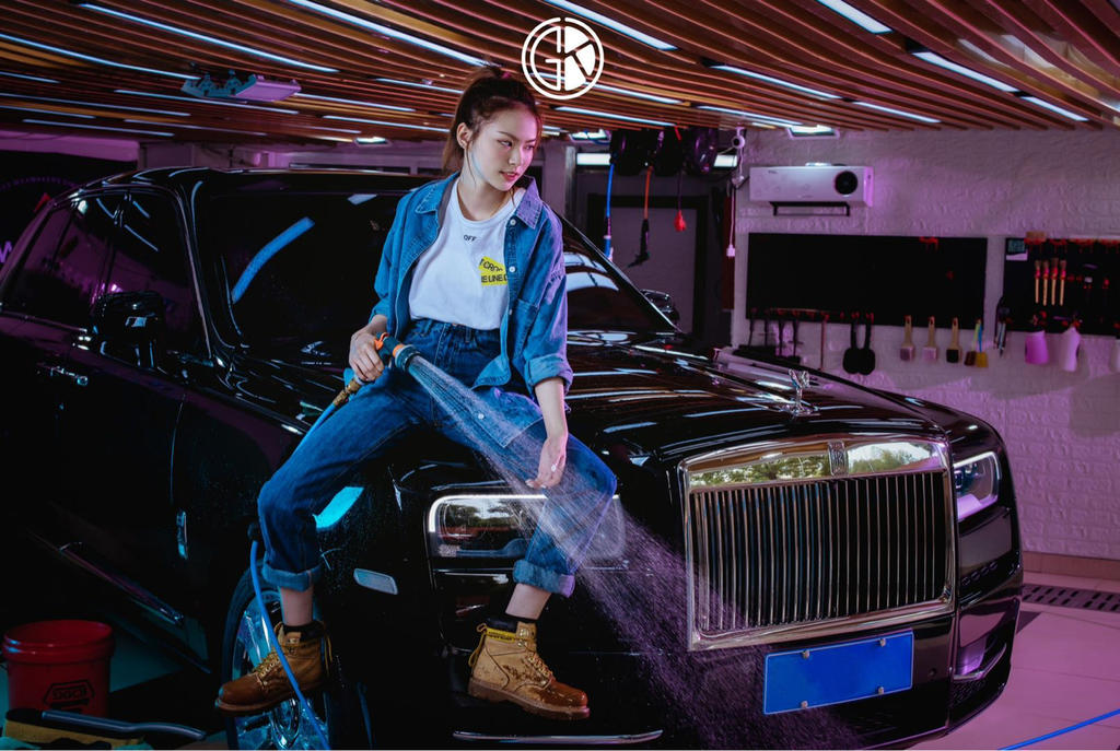 牛仔裤美女车模纤细小蛮腰写真