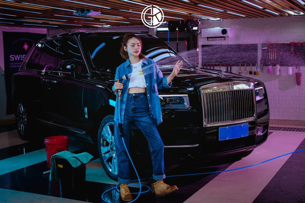 牛仔裤美女车模纤细小蛮腰写真