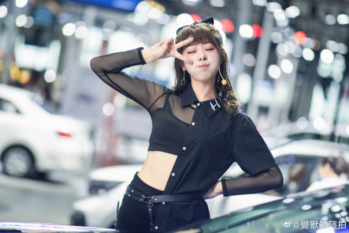 美女车模极品透视细腰诱惑私拍