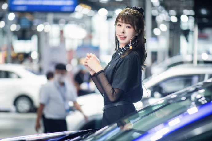 美女车模极品透视细腰诱惑私拍