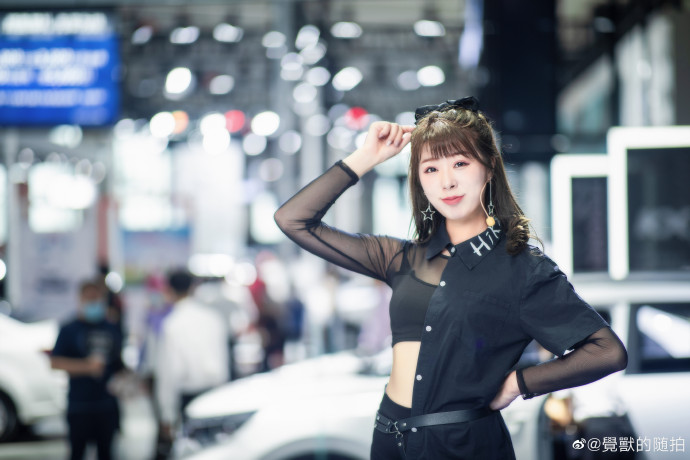 美女车模极品透视细腰诱惑私拍