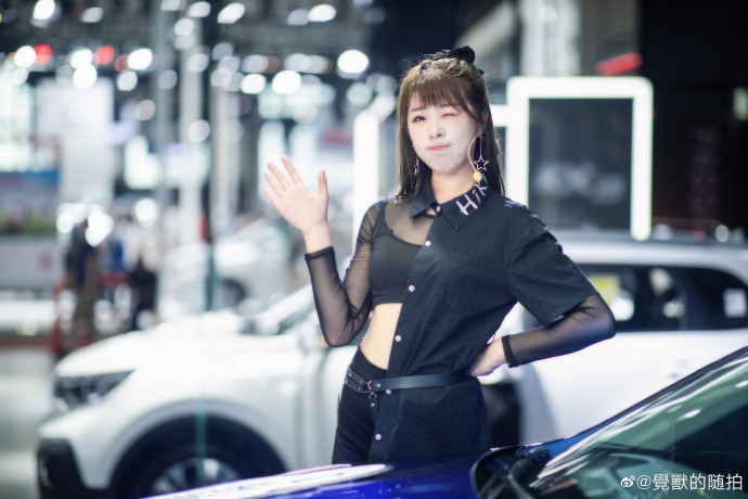 美女车模极品透视细腰诱惑私拍