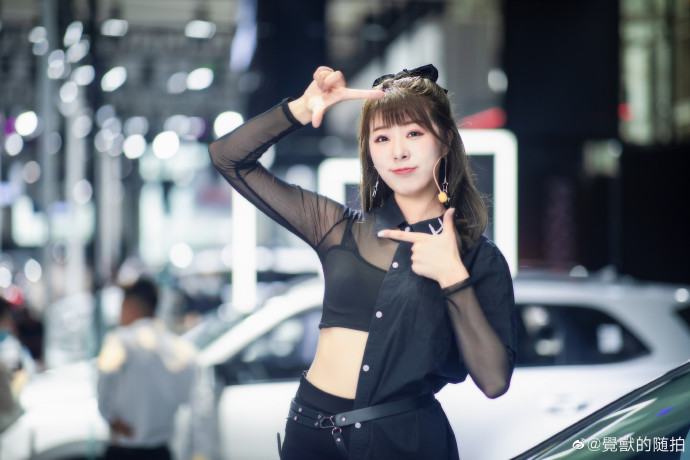 美女车模极品透视细腰诱惑私拍