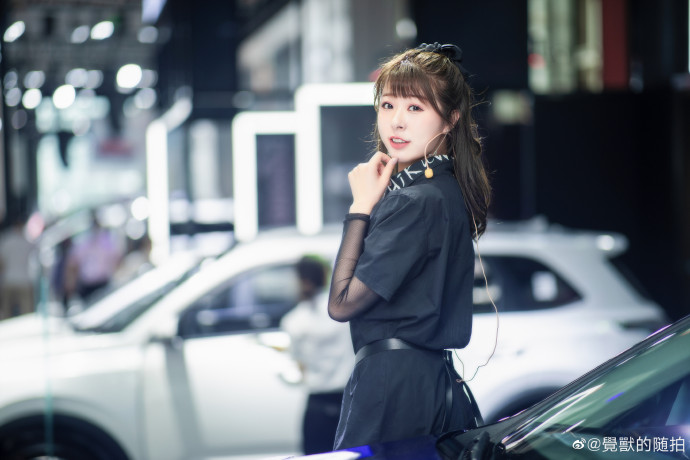 美女车模极品透视细腰诱惑私拍