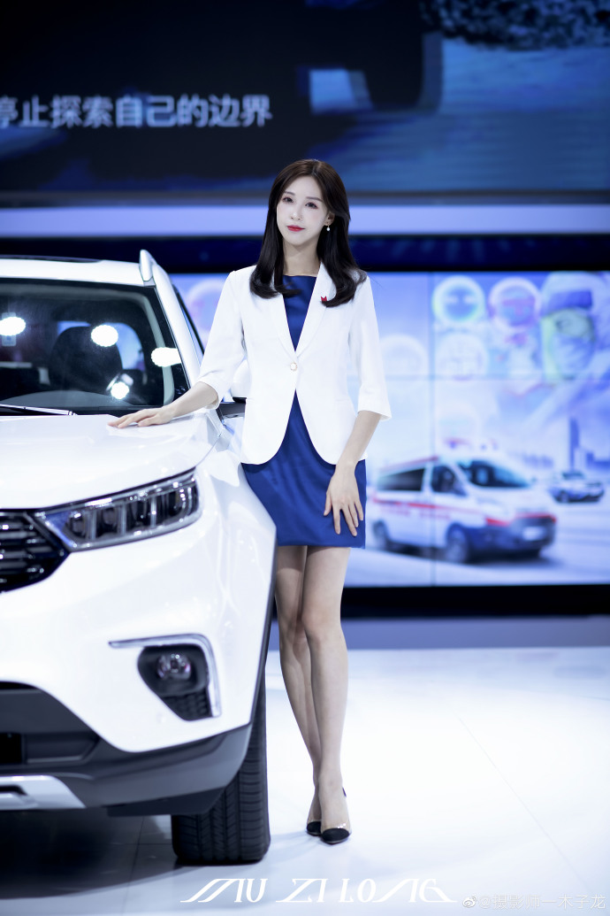 美女车模性感短裙高跟美腿私拍