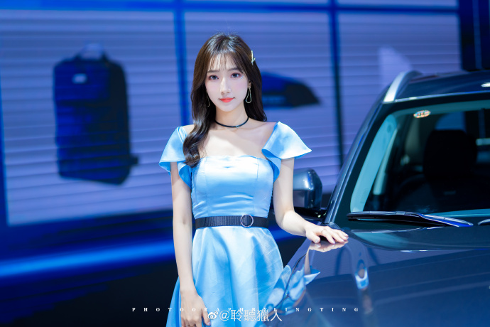 短裙美女车模高跟美腿诱惑写真