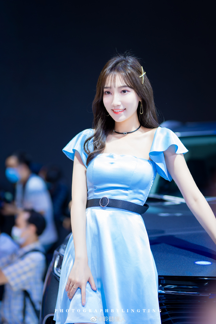 短裙美女车模高跟美腿诱惑写真