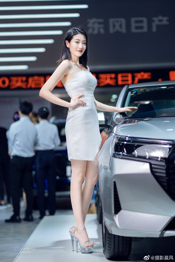 性感美女车模高跟美腿诱惑私拍