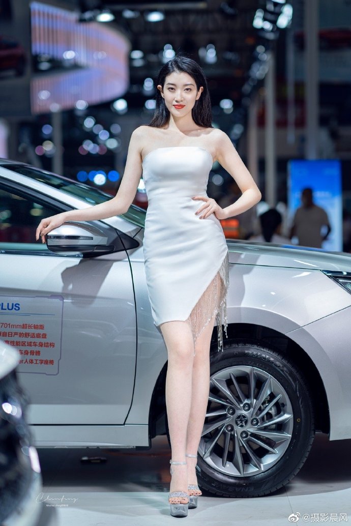 性感美女车模高跟美腿诱惑私拍