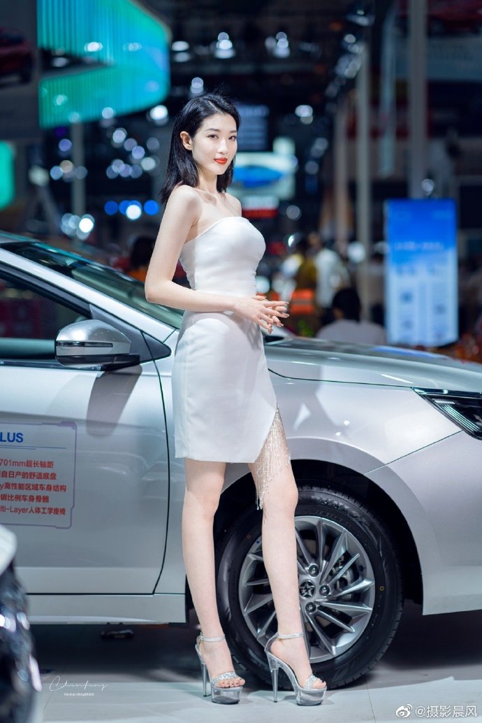 性感美女车模高跟美腿诱惑私拍