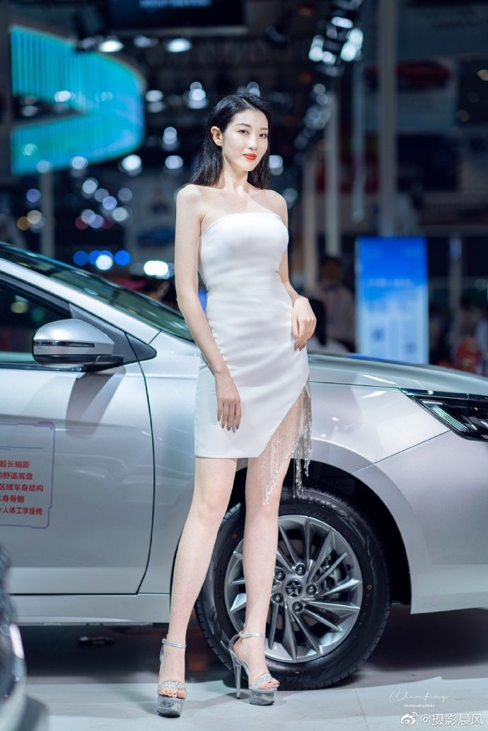 性感美女车模高跟美腿诱惑私拍