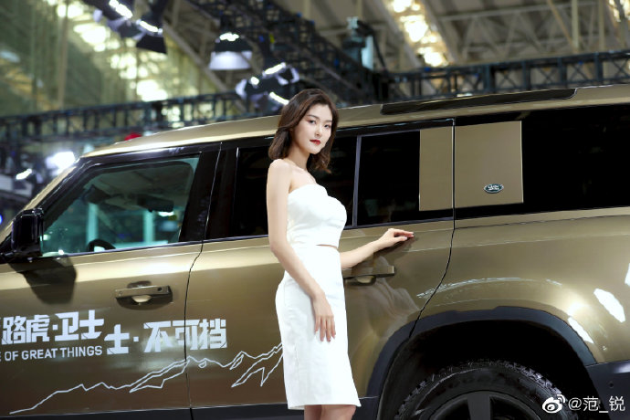 美女车模前凸后翘s型曲线写真