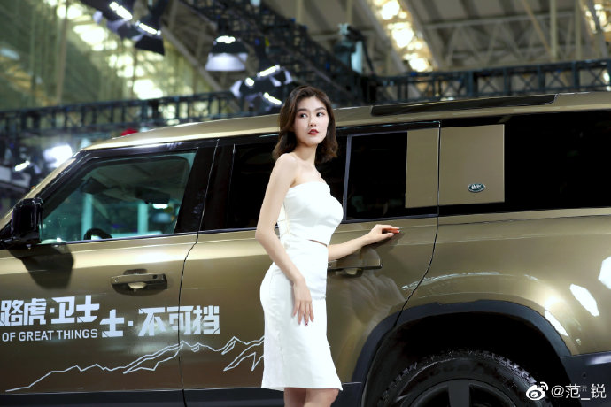 美女车模前凸后翘s型曲线写真