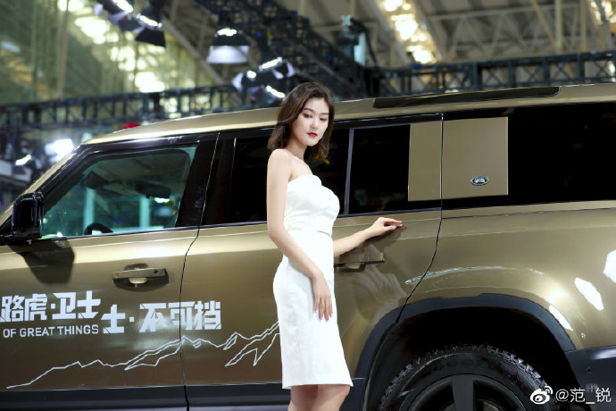 美女车模前凸后翘s型曲线写真