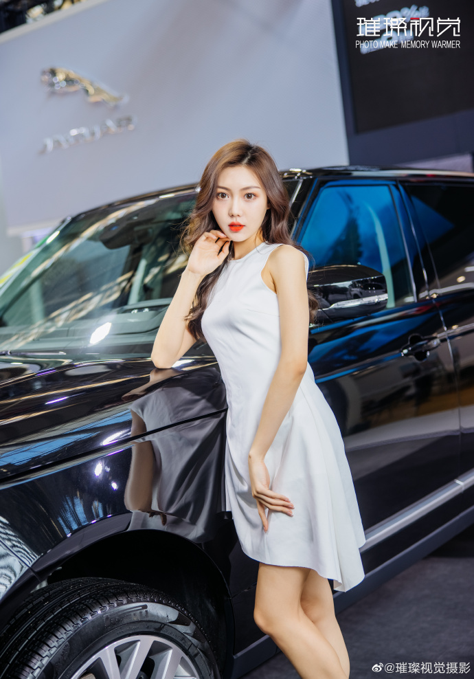 金发美女车模高跟美腿诱惑写真