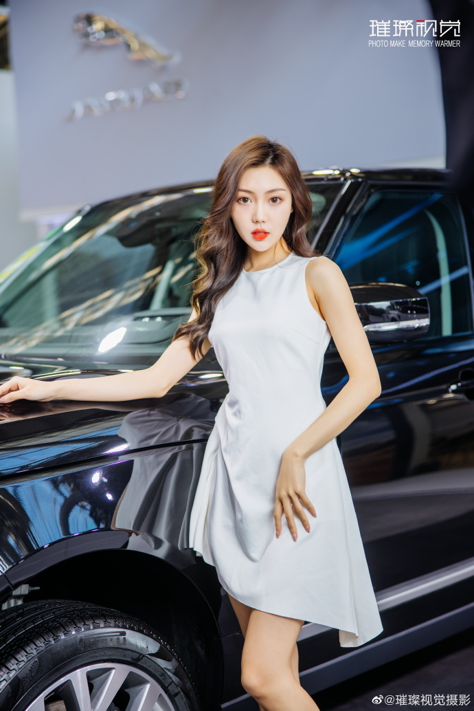 金发美女车模高跟美腿诱惑写真