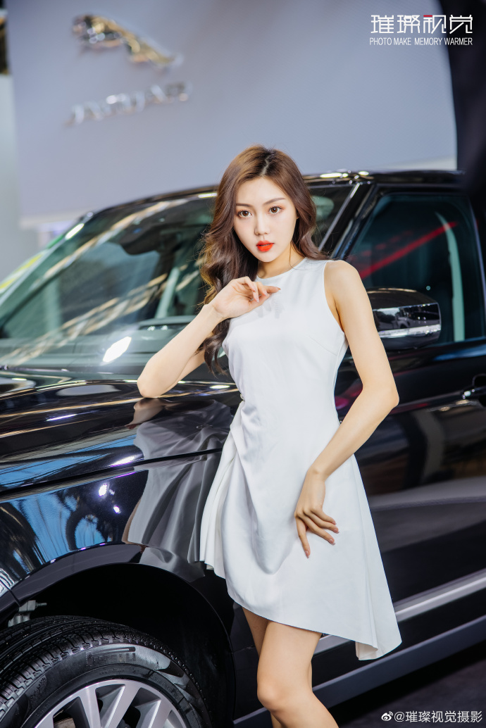 金发美女车模高跟美腿诱惑写真