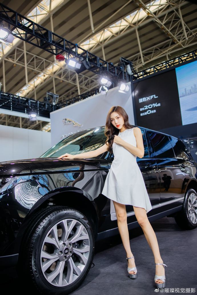 金发美女车模高跟美腿诱惑写真