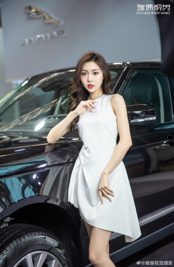 金发美女车模高跟美腿诱惑写真