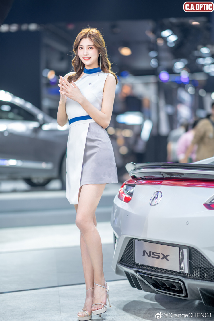 性感短裙美女车模美腿诱惑写真