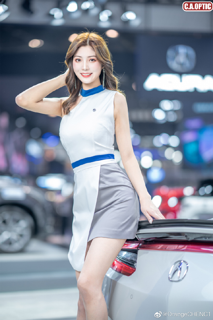 性感短裙美女车模美腿诱惑写真