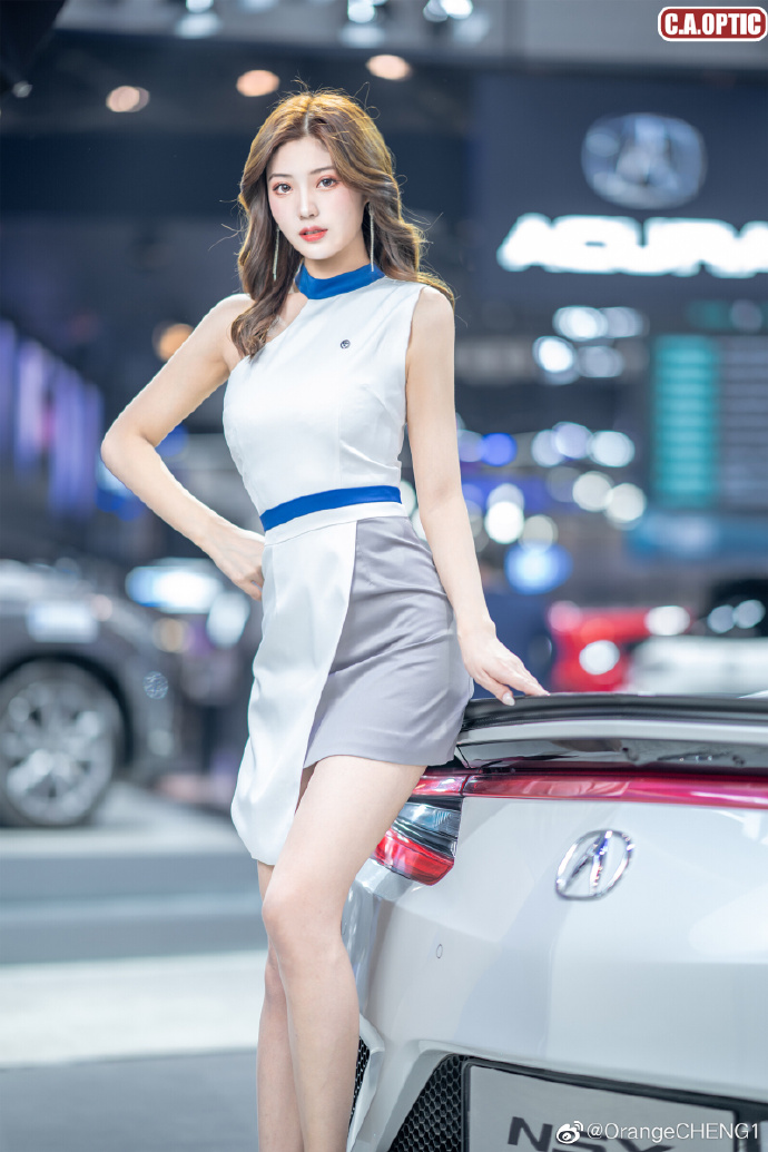 性感短裙美女车模美腿诱惑写真