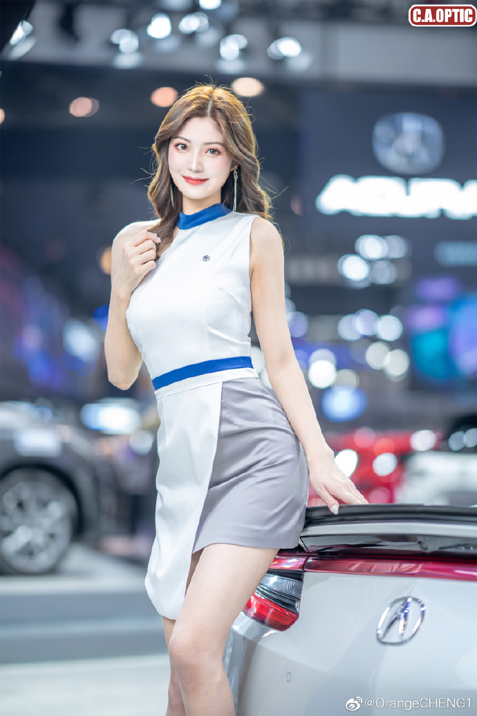 性感短裙美女车模美腿诱惑写真