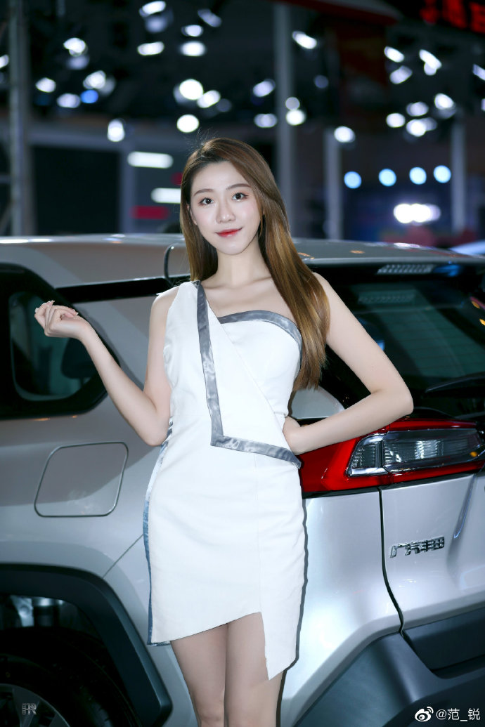 性感高跟美女车模美腿诱惑私拍