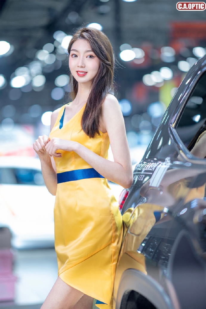 漂亮美女车模高跟美腿诱惑私拍