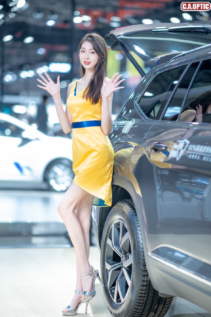 漂亮美女车模高跟美腿诱惑私拍