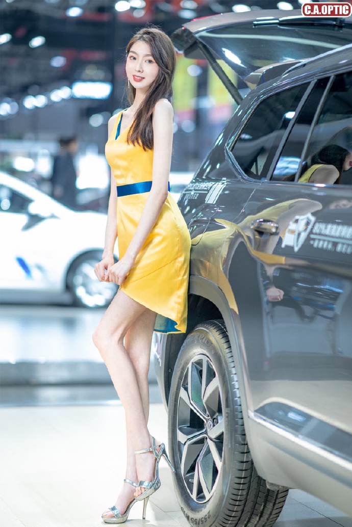 漂亮美女车模高跟美腿诱惑私拍