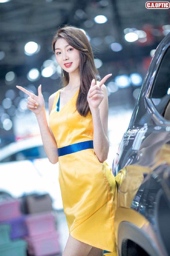 漂亮美女车模高跟美腿诱惑私拍