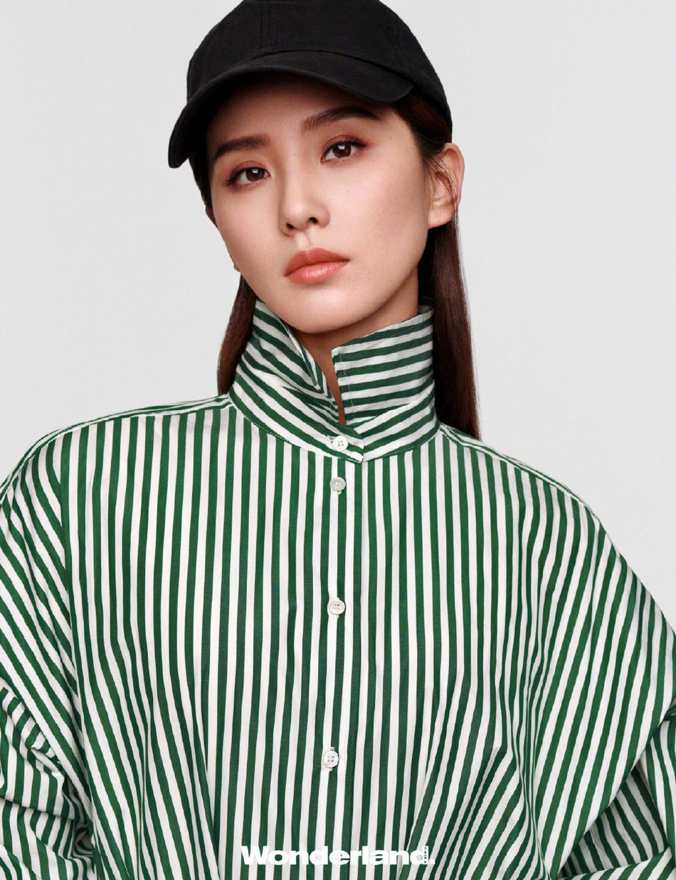 刘诗诗条纹衫棒球帽活力十足写真