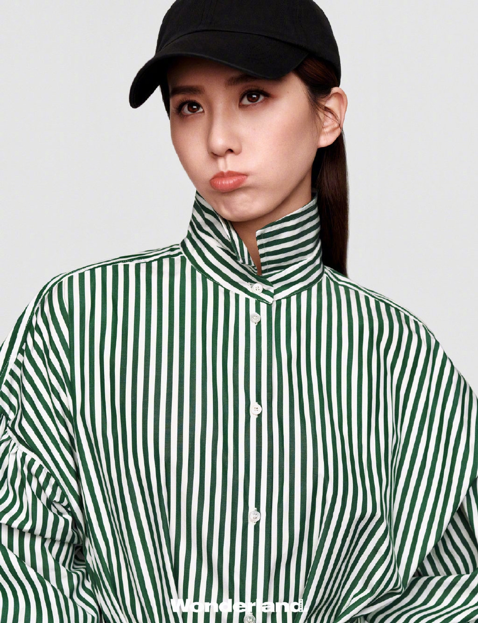 刘诗诗条纹衫棒球帽活力十足写真