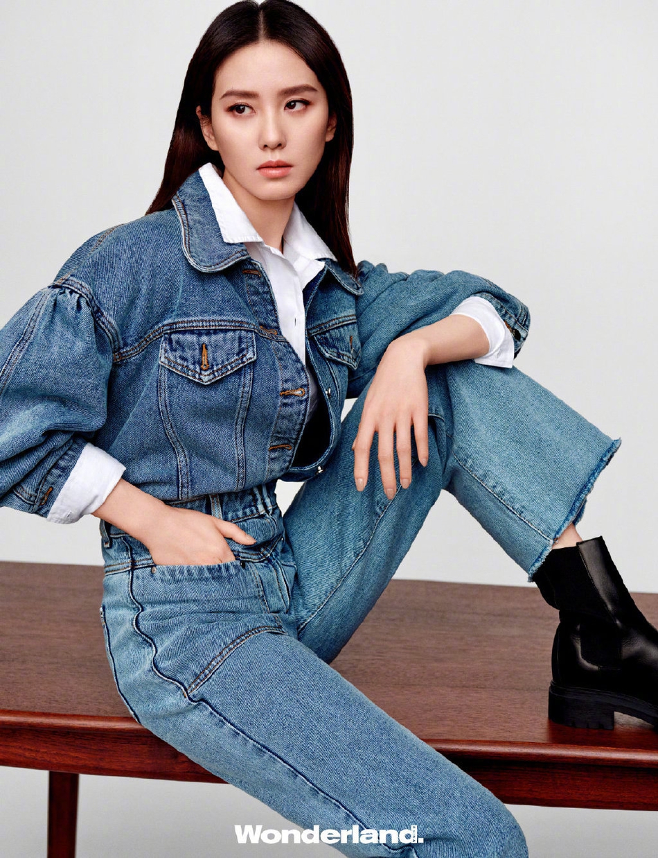 刘诗诗条纹衫棒球帽活力十足写真