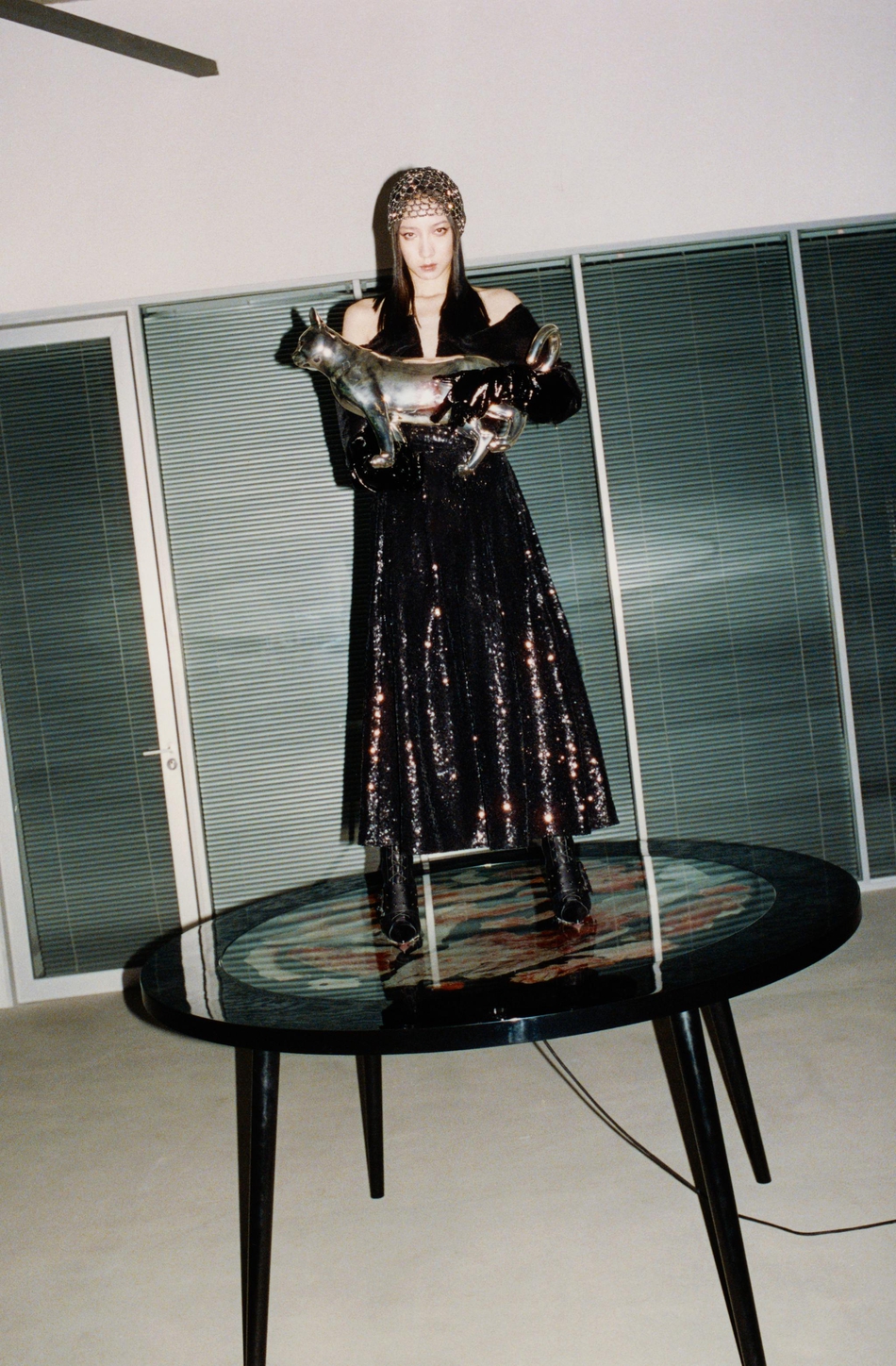 孟美岐神秘诡谲新专辑写真造型