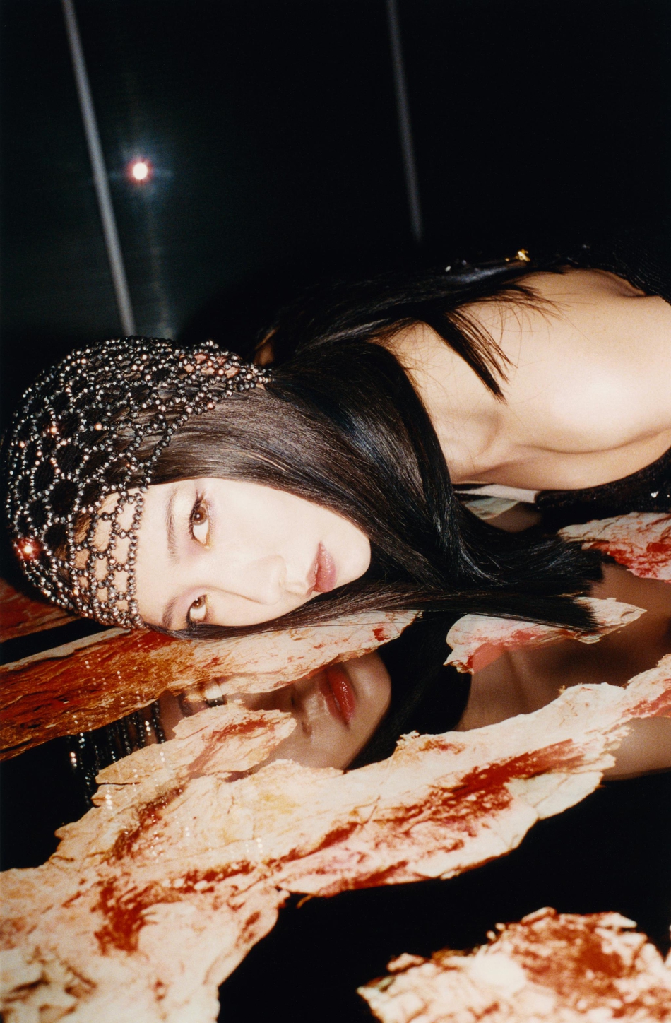 孟美岐神秘诡谲新专辑写真造型