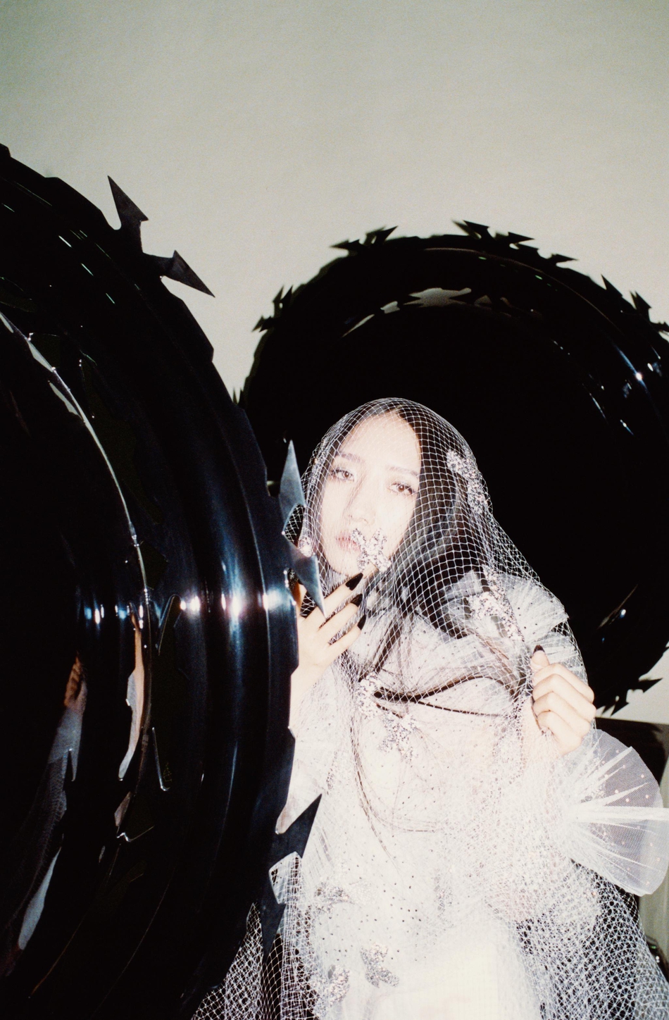 孟美岐神秘诡谲新专辑写真造型