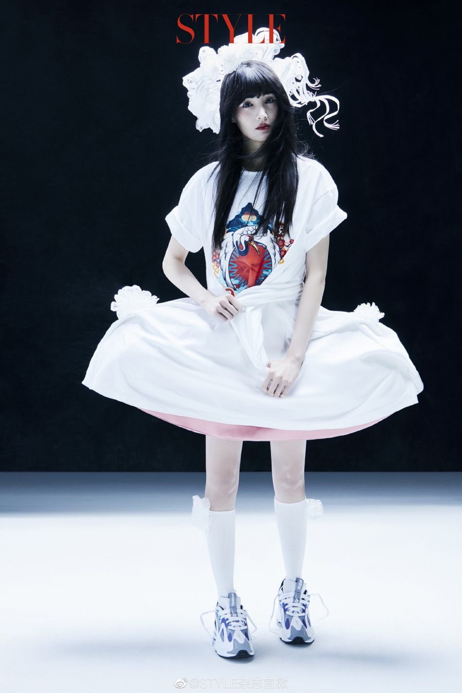 郑爽废弃塑料造型传递公益之心写真