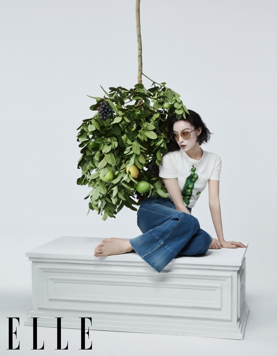 倪妮蛇形姿态妩媚迷人时尚写真