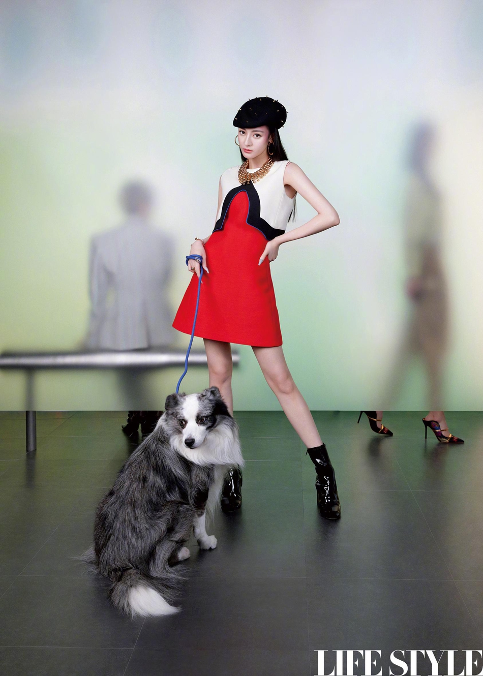 迪丽热巴黑长直发高贵典雅写真