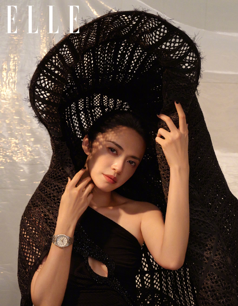 姚晨巨型编织帽刚毅又柔美写真