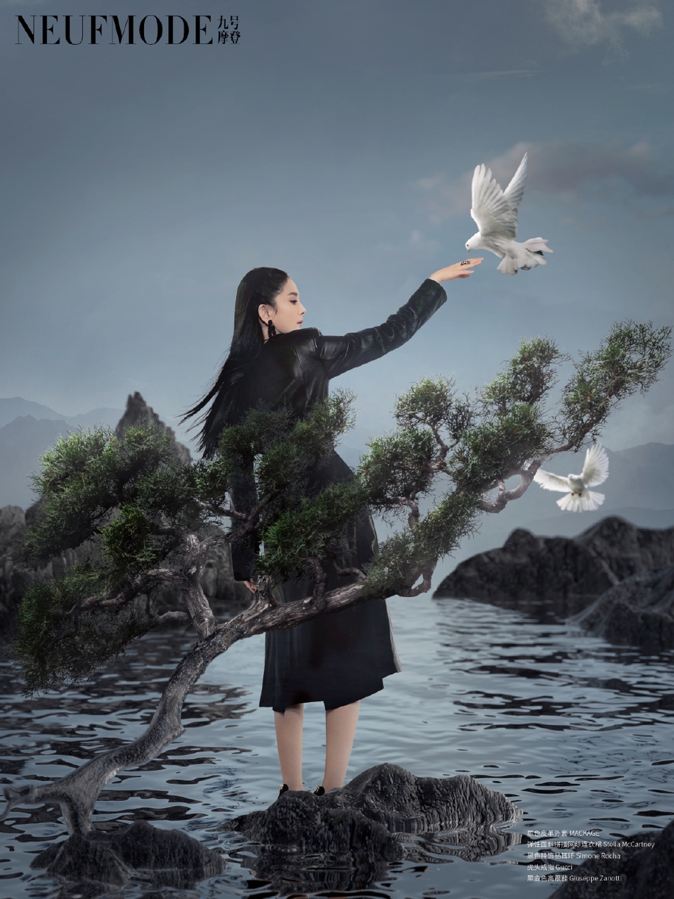 杨幂在虚实朦胧间风情万种写真