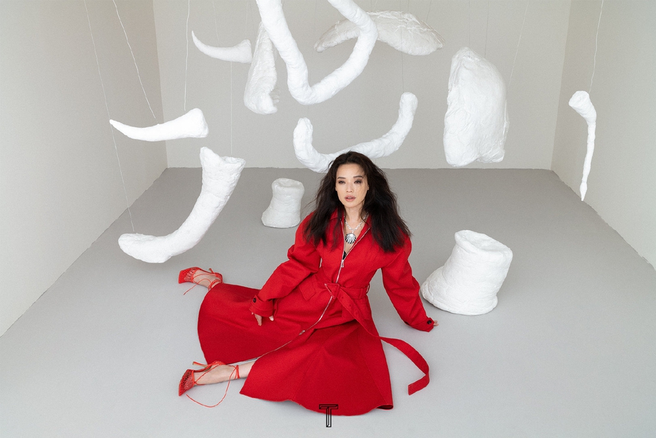 舒淇穿渔网袜大秀美腿时尚写真