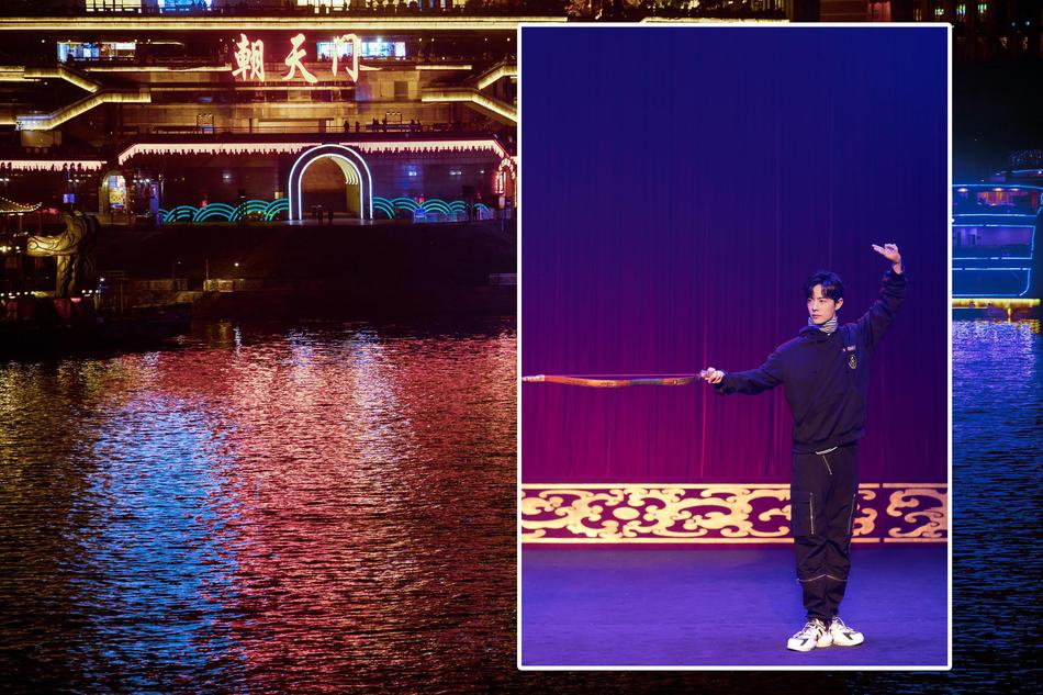 肖战与家乡合影充满烟火气写真