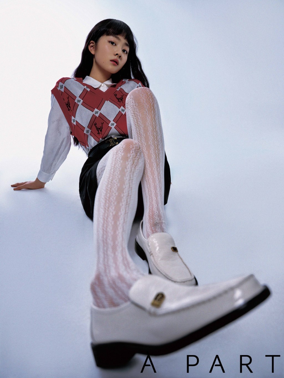 黄多多复古又俏皮表现力满分写真