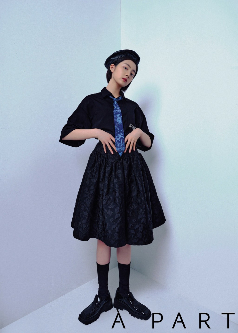 黄多多复古又俏皮表现力满分写真