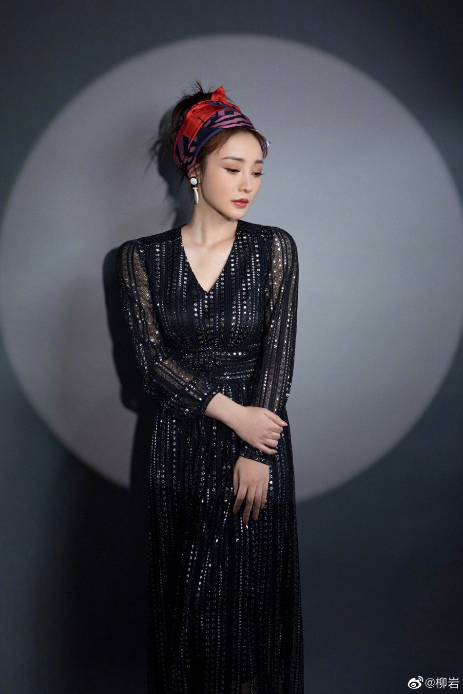 柳岩湿发出镜充满成熟魅力写真